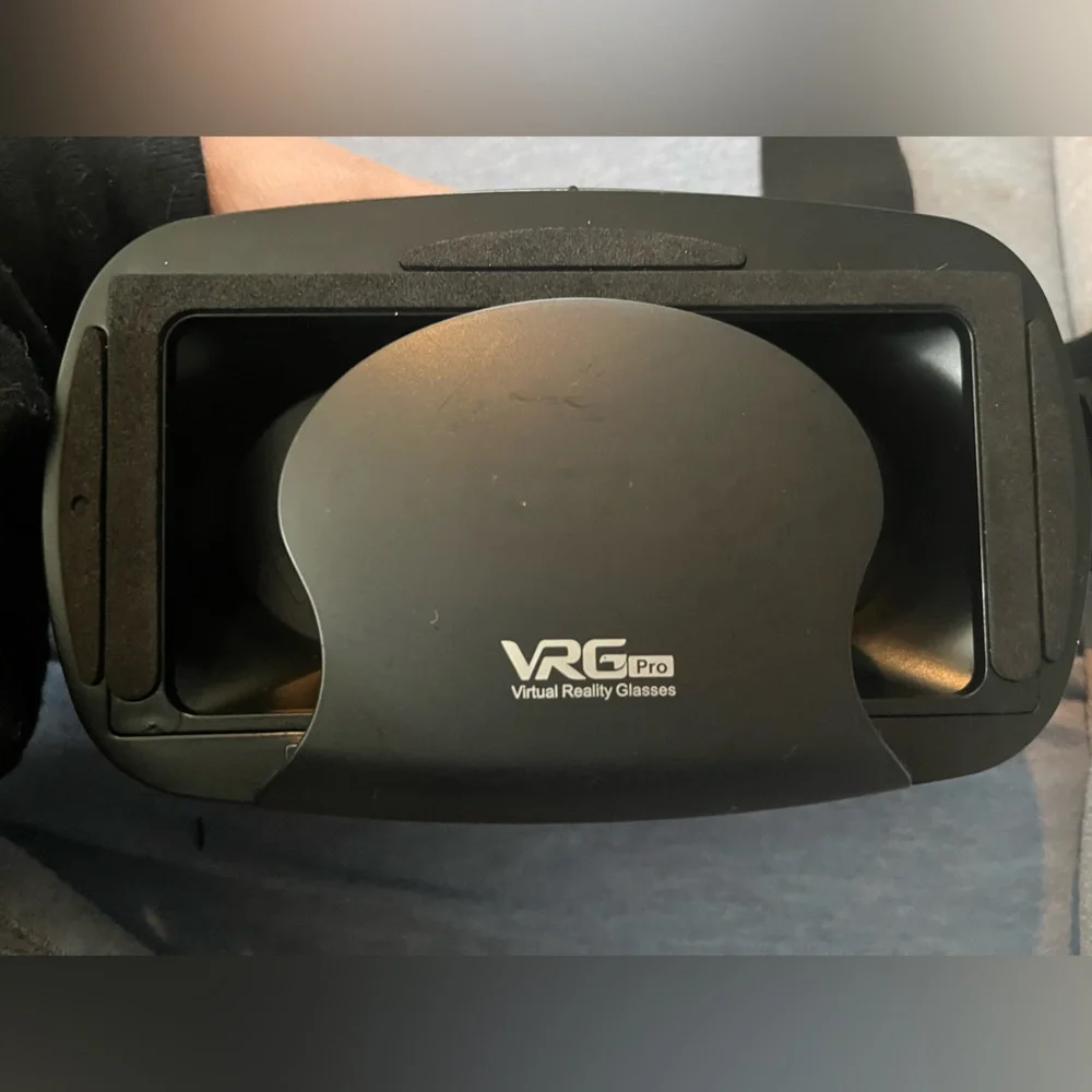 *BRAND NEW/UNUSED 🆕* Black VRG Pro Virtual Reality Headset w| iPega Controller